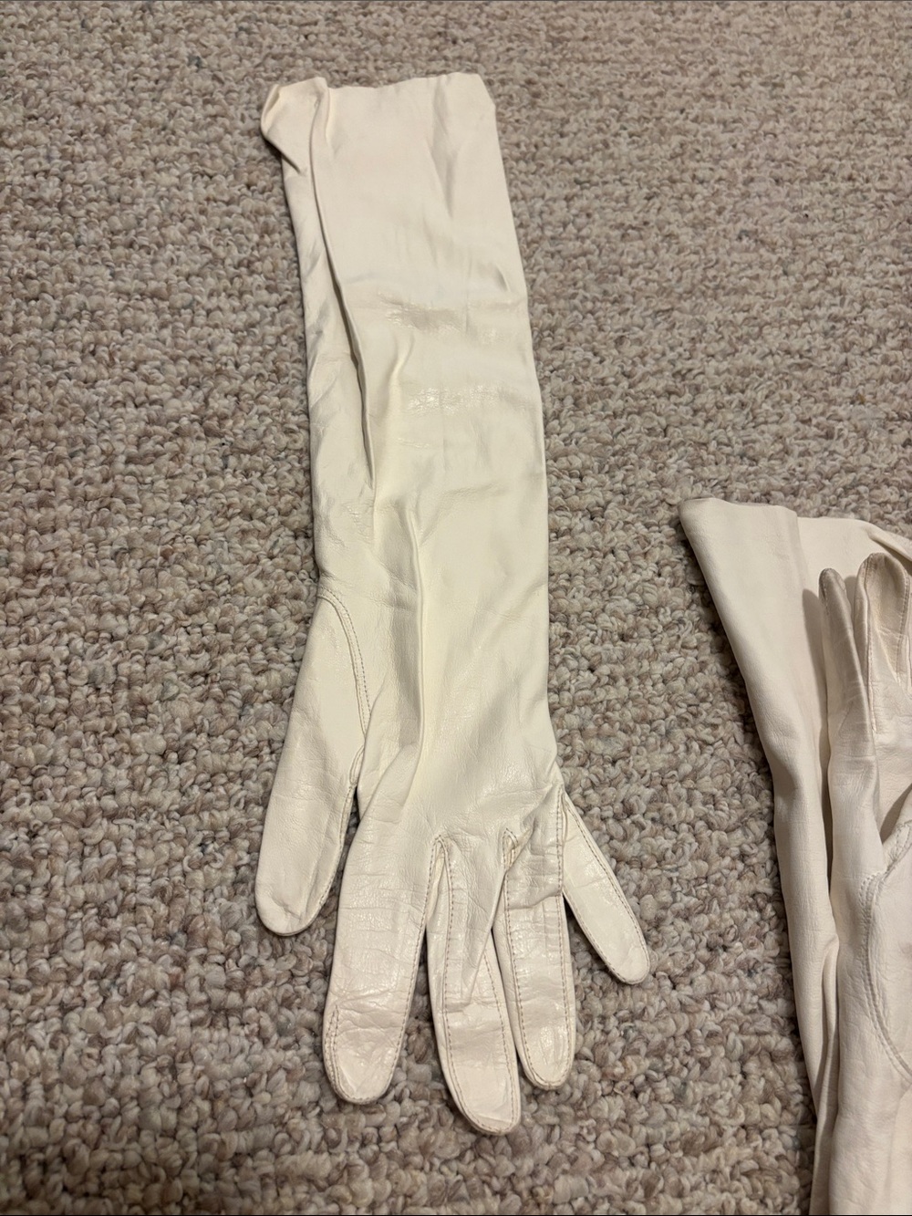 Elegant White Pearl-Button Lavabile Long Gloves m/l - Picture 2 of 2